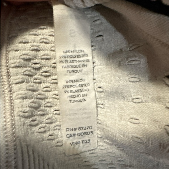 ALO Yoga Gray Textured Cut-Out Tank Top - Picture 4 of 5